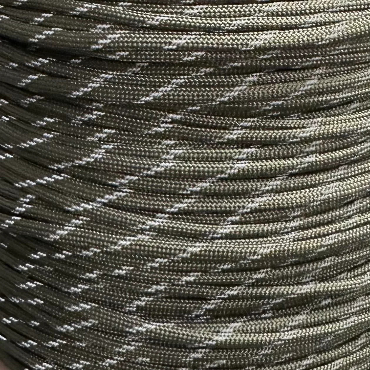 Paracraft 100 ft 550 lbs Nylon Paracord Parachute Cord Rope for Outdoor Use